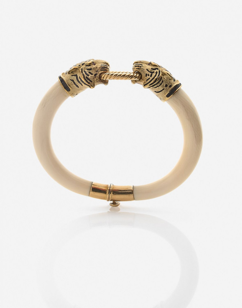 VAN CLEEF & ARPELS  Bracelet rigide ouvrant