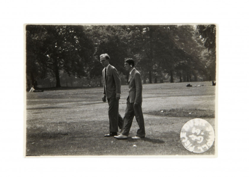 GILBERT & GEORGE Nés en 1942 et 1943 Dusk stroll piece - 1969