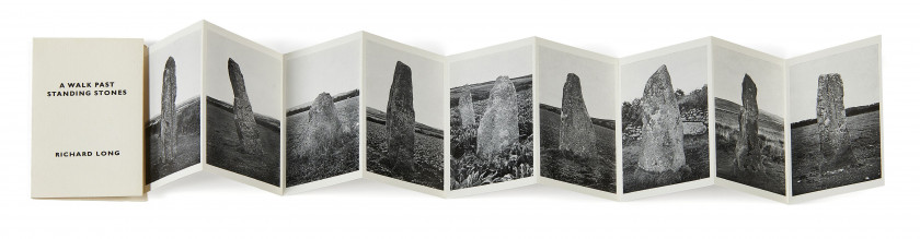 Richard LONG Né en 1945 A walk past standing stones