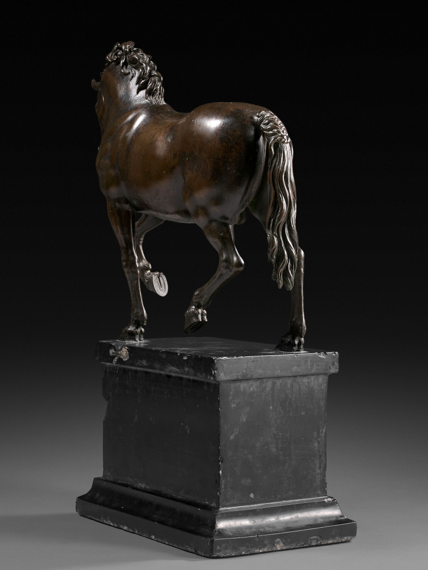 Attribué à Antonio SUSINIFlorence, 1558 - 1624 D'après un modèle de Jean de Bologne dit Giambologna Cheval au passage Bronze à patin..