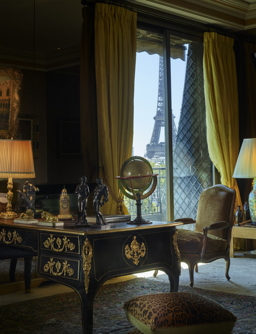 FLAMBEAU DE STYLE LOUIS XV, MONTÉ EN LAMPE