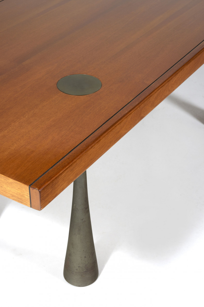 Angelo MANGIAROTTI 1921 - 2012 Table de salle à manger - circa 1973
