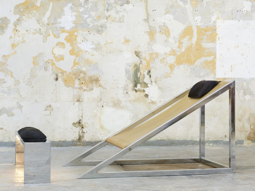 Groupe ARCHIZOOM Associati 1966 - 1974 Fauteuil et ottoman mod. « Mies » - 1969