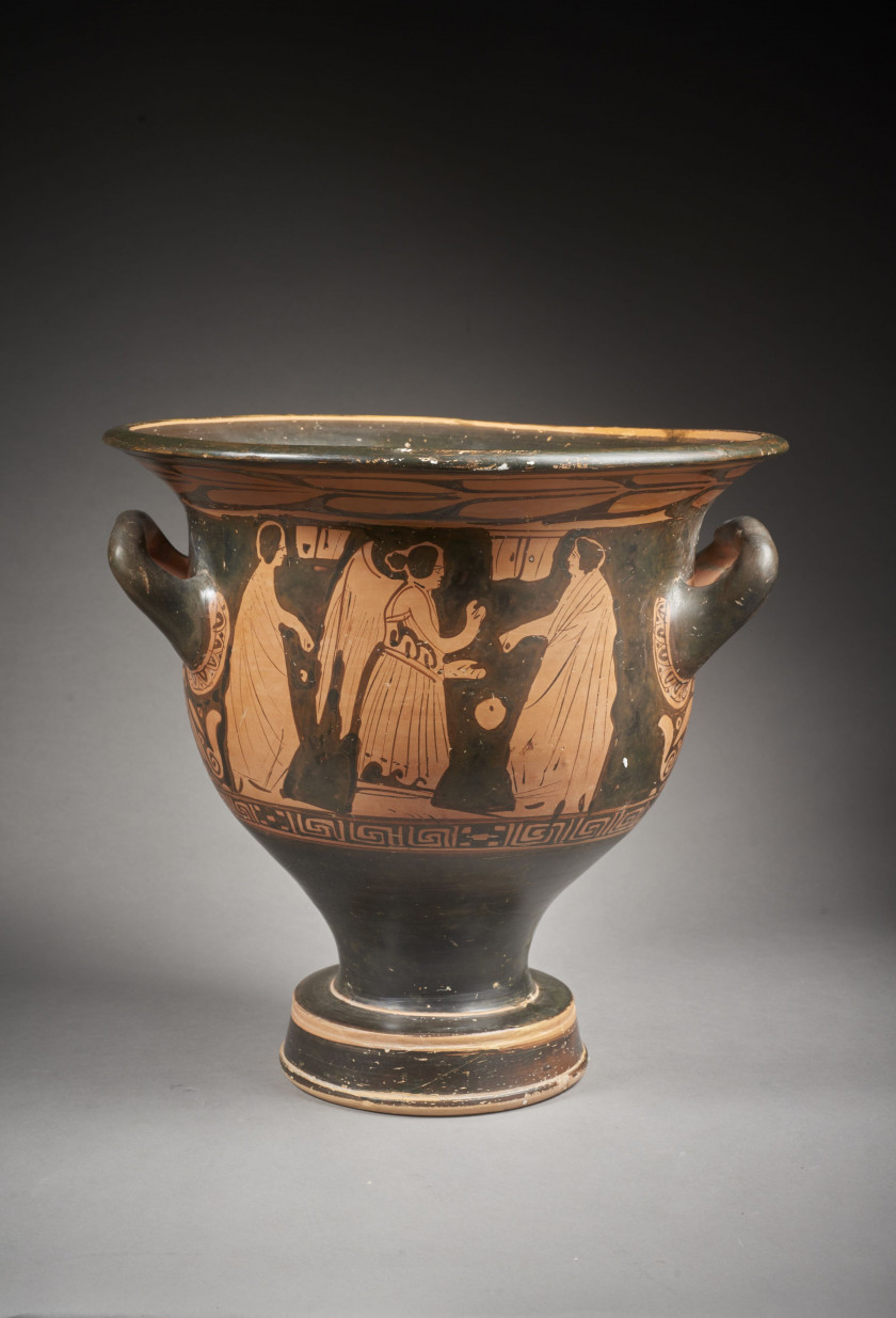 CRATÈRE EN CLOCHE À FIGURES ROUGES  Art grec, attique, style de Kerch, vers 400 av. J.-C.