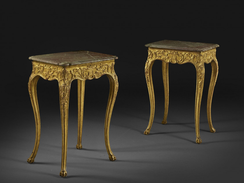 PAIRE DE TABLES D'APPOINT DE STYLE LOUIS XV