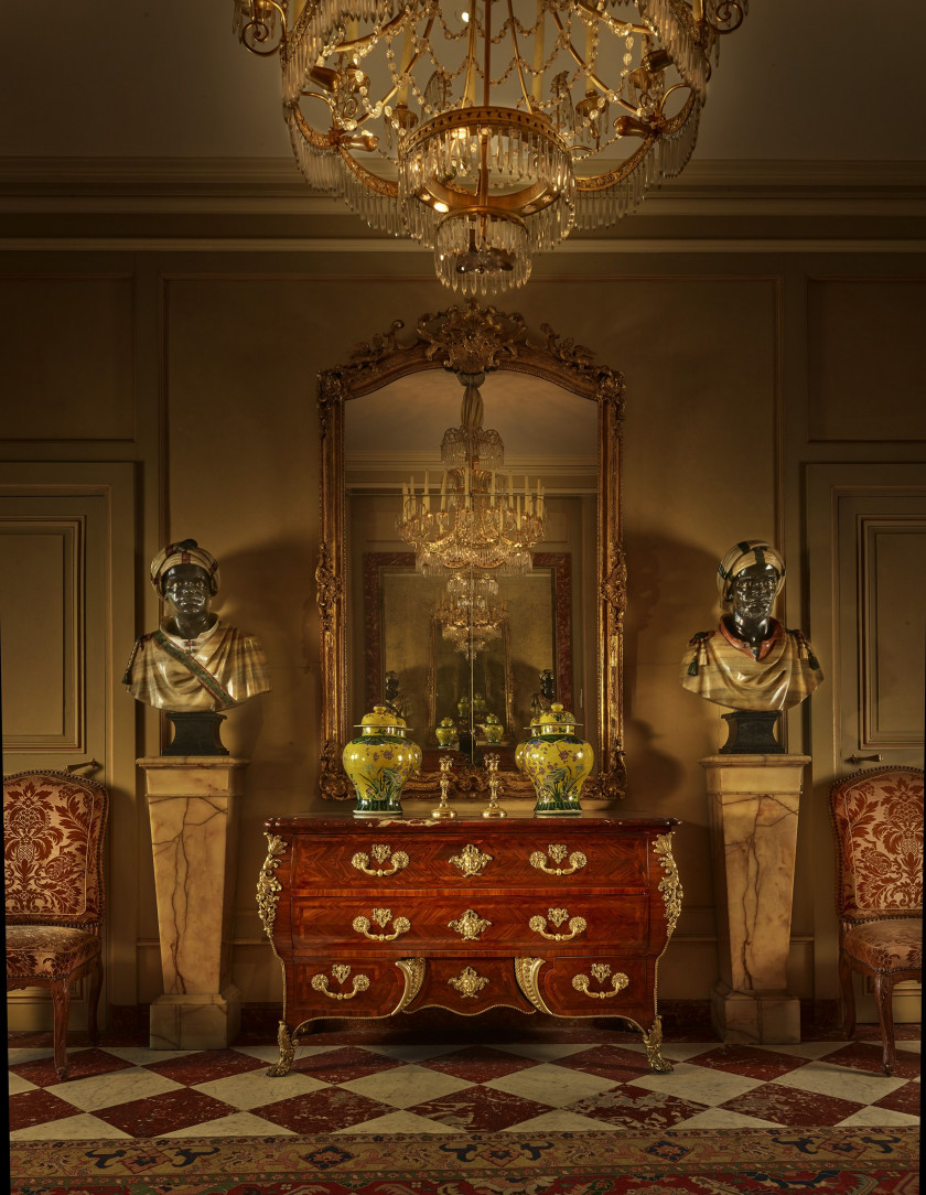 LUSTRE DE STYLE NÉOCLASSIQUE