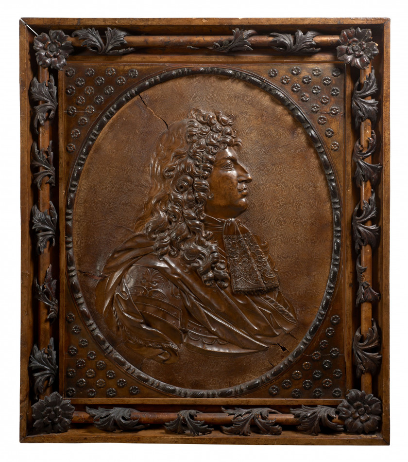 Entourage de Francois Girardon (1628-1715), France, fin du XVIIe siècle-début du XVIIIe siècle Portrait du roi Louis XIV Relief en c...