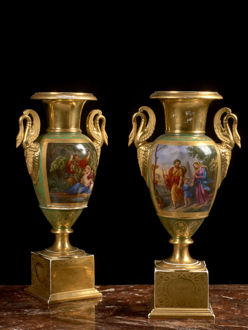 PAIRE DE VASES DE FORME BALUSTRE EN PORCELAINE DE PARIS, VERS 1830