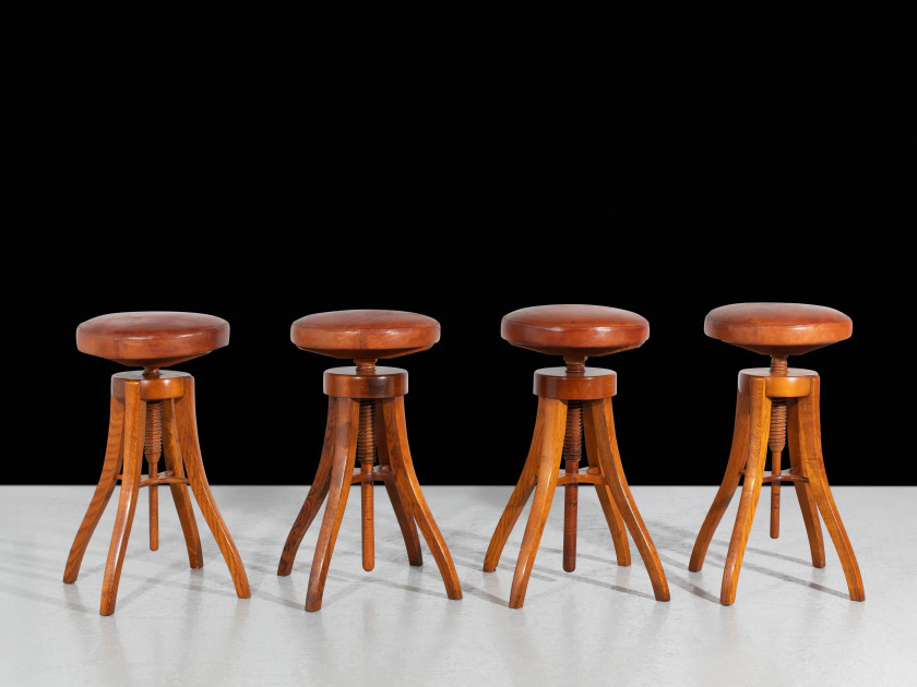 FRITZ HANSEN EDITEUR  Suite de quatre tabourets de bar - circa 1940