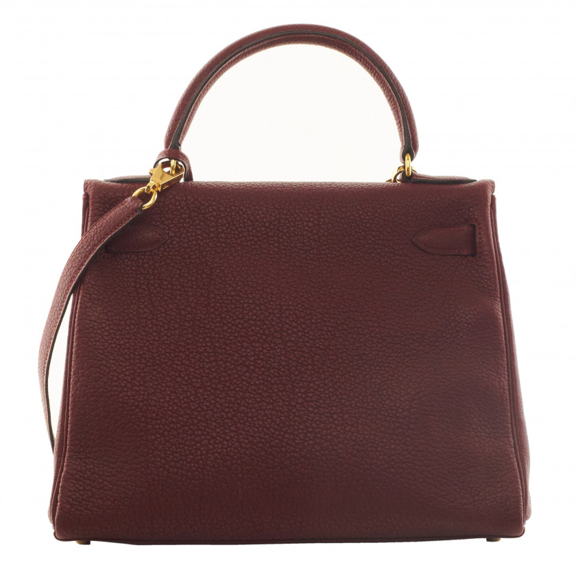 HERMÈS 1998  Sac KELLY Retourné 28 Veau Togo bordeaux Garniture métal plaqué or Bandoulière  KELLY Retourné 28 bagR...