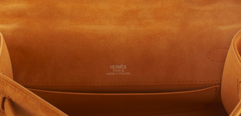 HERMÈS 2006  Pochette KELLY Veau Doblis orange Garniture métal argenté palladié  Pochette KELLY Orange Doblis calfsk...