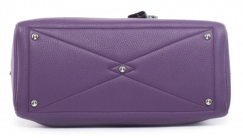 HERMÈS 2012  Sac VICTORIA II FOURRE-TOUT 35 Taurillon Clémence violet Garniture métal argenté palladié  VICTORIA II FO...