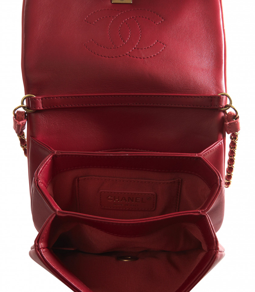 CHANEL Pre-fall 2017  Sac à rabat Velours rouge, rose et bordeaux figurant des camélias Cuir rose Anse chaîne entrelacée...