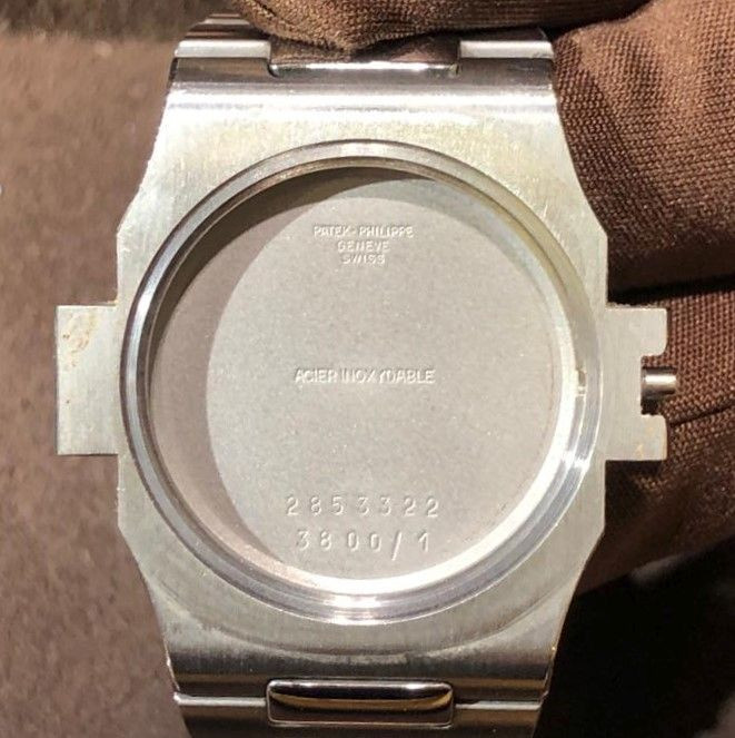 PATEK PHILIPPE Nautilus, réf. 3800/1, n° 1426539 / 2853322 Vers 1980