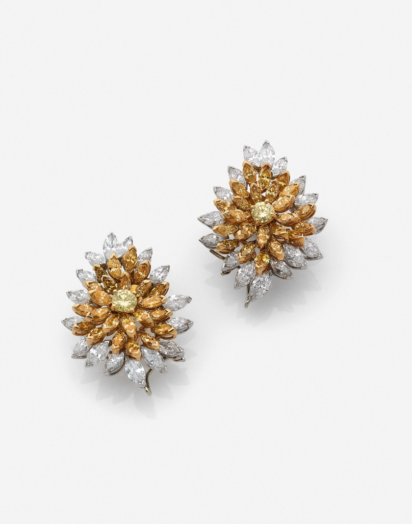 VAN CLEEF & ARPELS  Paire de boucles d'oreilles