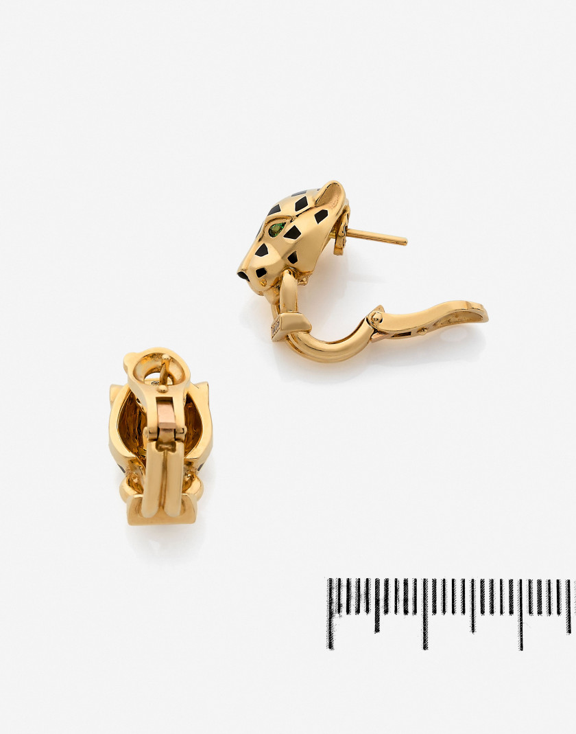 CARTIER  Paire de boucles d'oreilles "panthère"