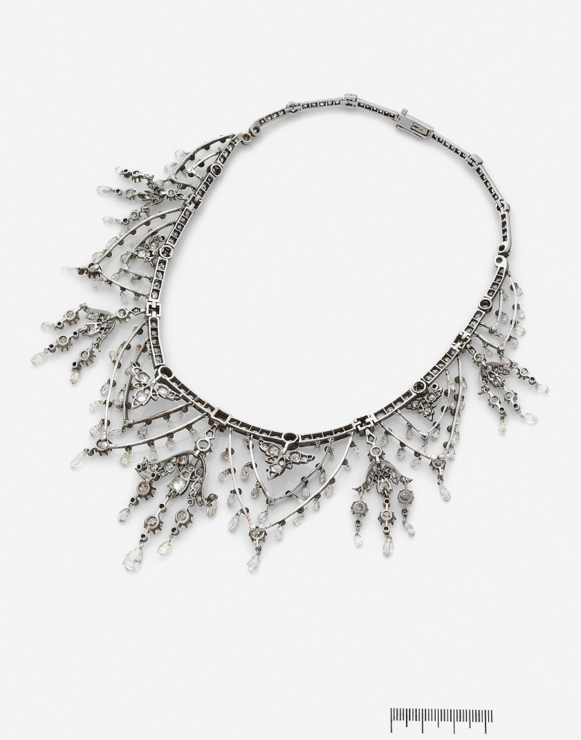 Collier draperie