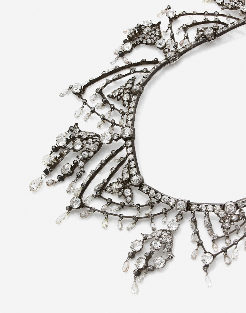 Collier draperie