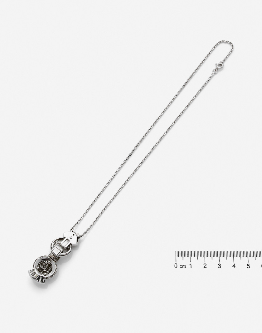 Pendentif et chaîne