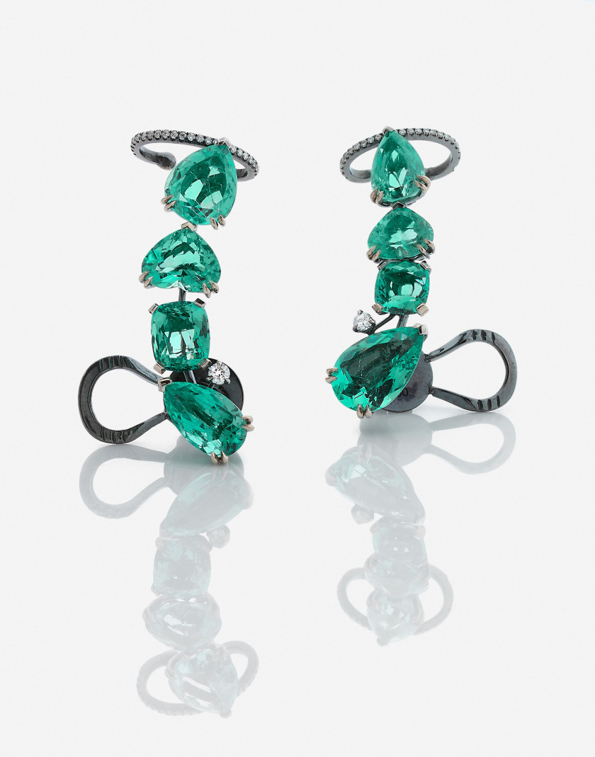 Paire de boucles d'oreilles montantes