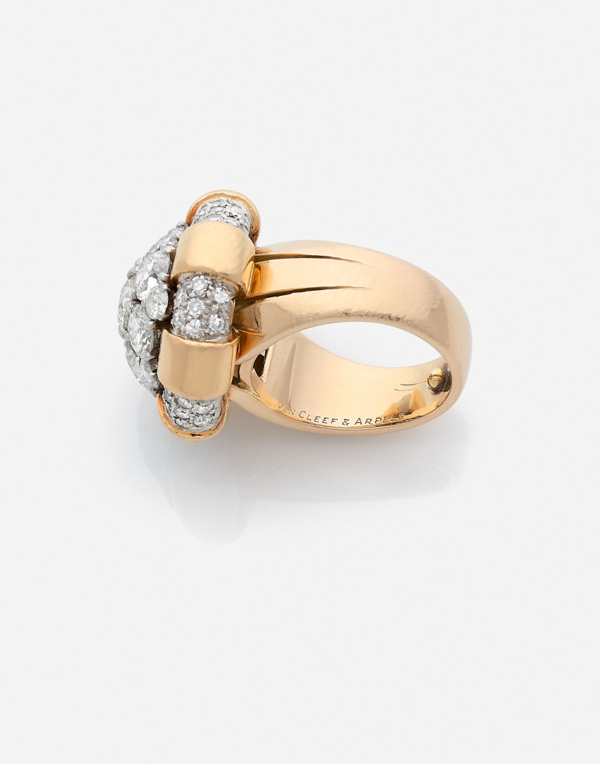 VAN CLEEF & ARPELS  Bague dôme