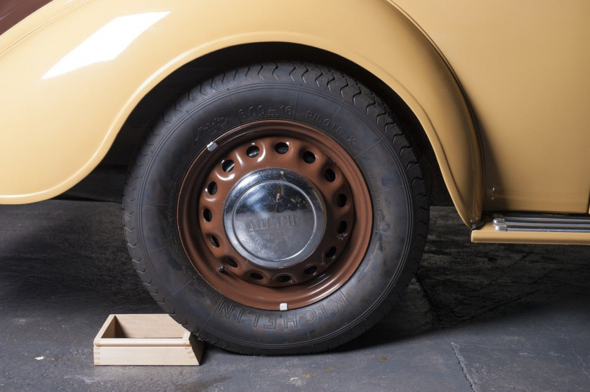 1938 Adler 2.5 L Type 10 Cabriolet par Karmann