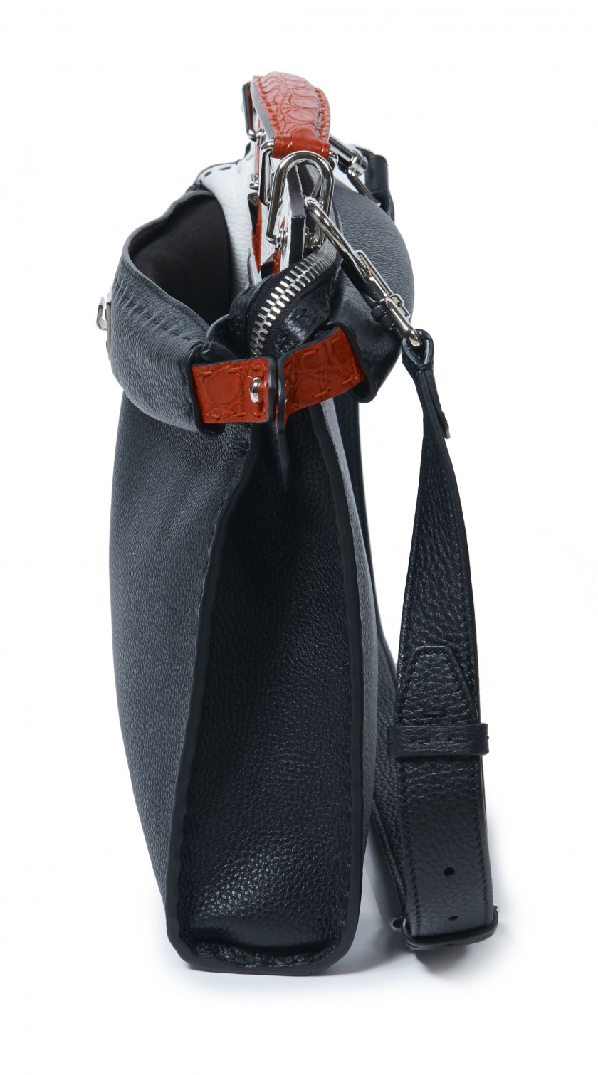 FENDI Commande Spéciale 2020  Sac PEEKABOO ICONIC FIT Cuir Romano noir et blanc Crocodile mat Strawberry (Caimano) II/B...