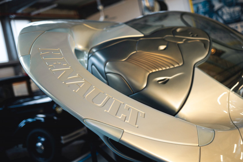 " 2328 " Reinastella soucoupe volante