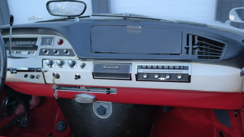 ¤ 1962 Citroën DS 19 Cabriolet " Le Caddy " par Chapron