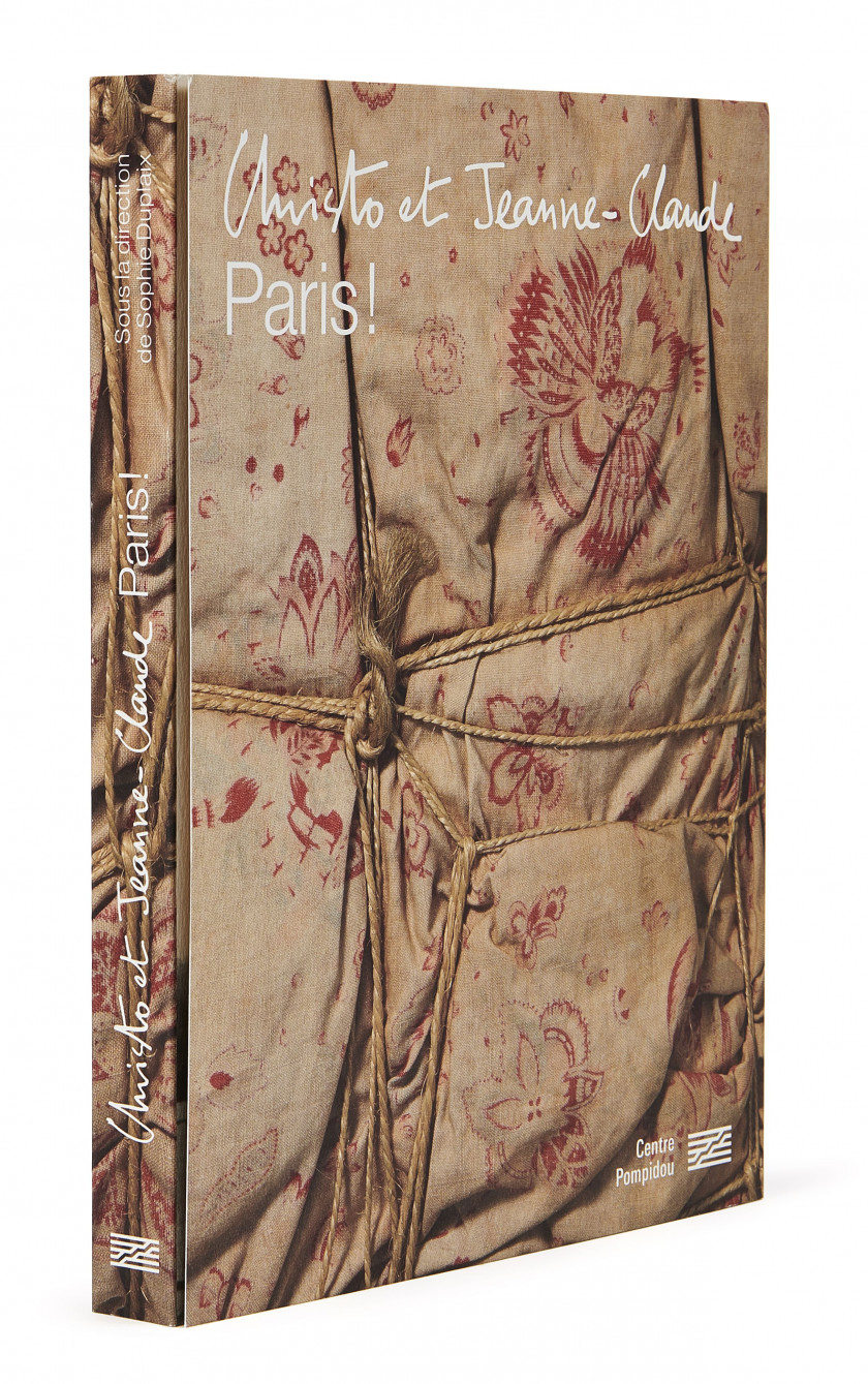 CHRISTO Christo et Jeanne-Claude. Paris ! Paris, Centre Pompidou, 2020. Gr. in-8 (26 x 20,2 cm), broché, couvert...
