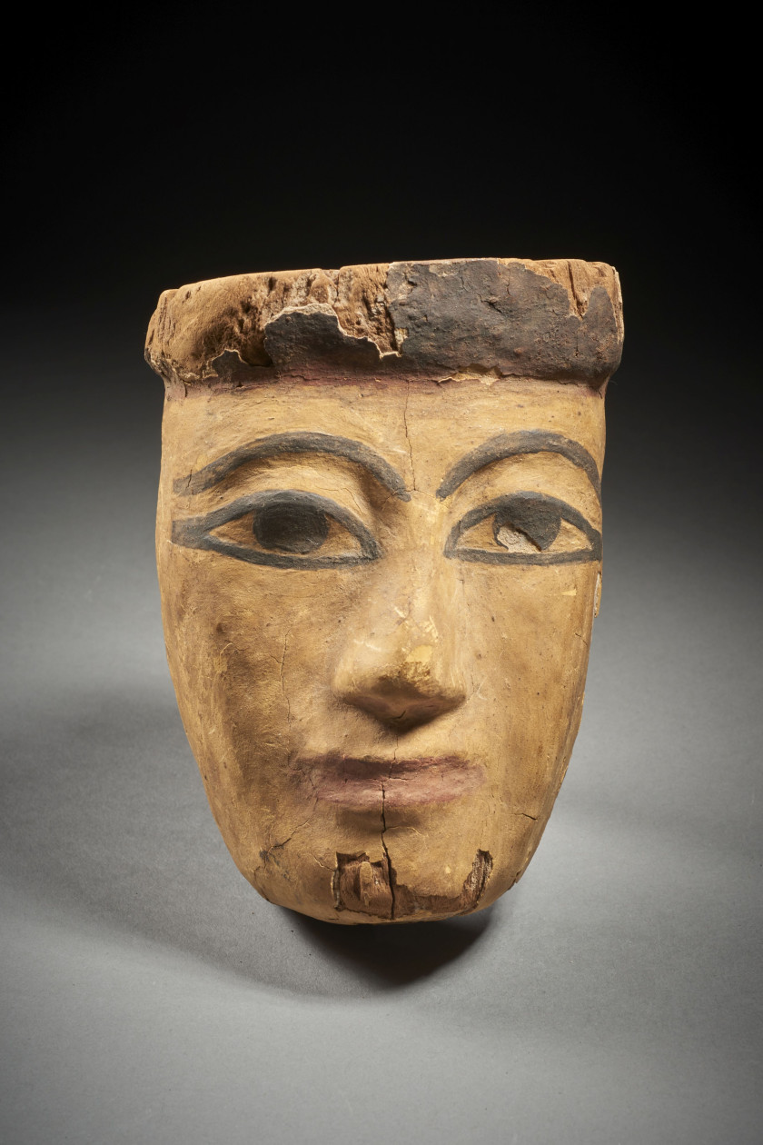 MASQUE FUNÉRAIRE EN BOIS  Art égyptien, Basse Époque, 664-332 av. J.-C.