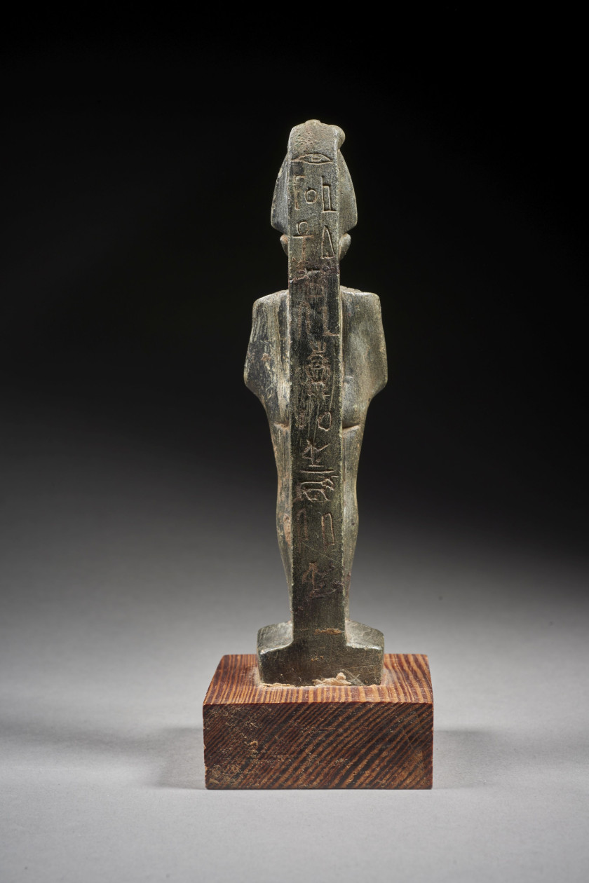 STATUETTE D'OSIRIS EN SCHISTE VERT  Art égyptien, période saïte, XXVIe dynastie, 664-525 av. J.-C.