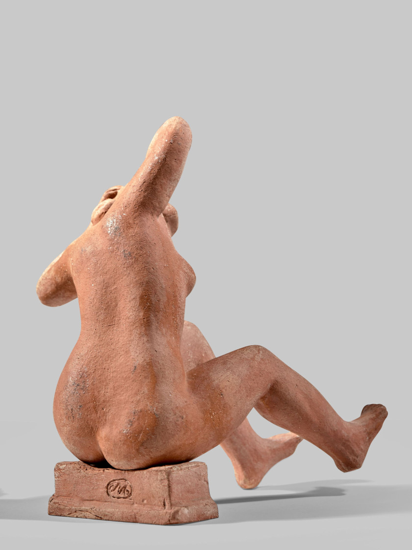 Aristide MAILLOL 1861-1944 Dina assise sur un socle mobile - 1937 Terre cuite en deux éléments