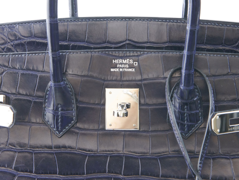 HERMÈS 2014  Sac BIRKIN 35 Alligator mat Bleu Indigo (Alligator mississippiensis) II/B Garniture métal argenté palladié...