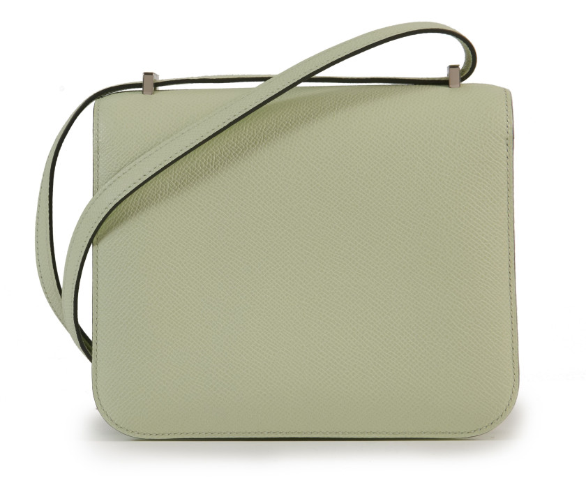 HERMÈS 2022  Sac Mini CONSTANCE  Veau Epsom Vert Fizz Garniture métal argenté palladié Miroir intérieur  Mini CONSTA...