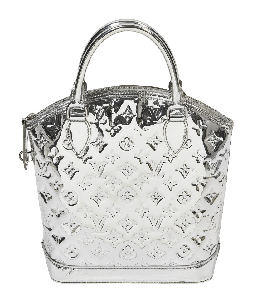 LOUIS VUITTON par Marc Jacobs Édition Limitée 2006  Sac LOCKIT Cuir Monogram Miroir argent Garniture métal argenté Dim...