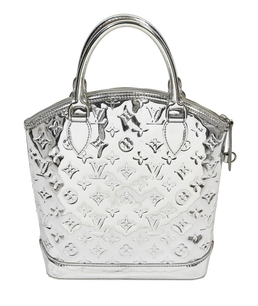 LOUIS VUITTON par Marc Jacobs Édition Limitée 2006  Sac LOCKIT Cuir Monogram Miroir argent Garniture métal argenté Dim...