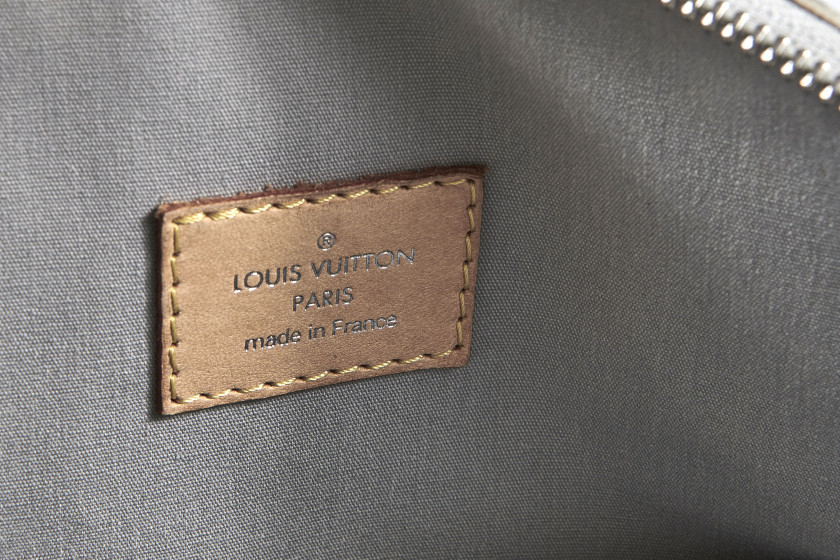 LOUIS VUITTON par Marc Jacobs Édition Limitée 2006  Sac LOCKIT Cuir Monogram Miroir argent Garniture métal argenté Dim...