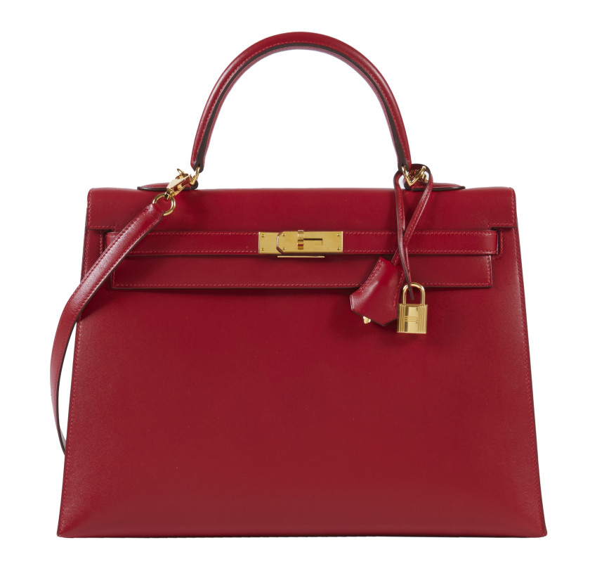 HERMÈS 2017  Sac KELLY Sellier 35 Veau Tadelakt Rouge Vif Garniture métal plaqué or Bandoulière  KELLY Sellier 35 ba...