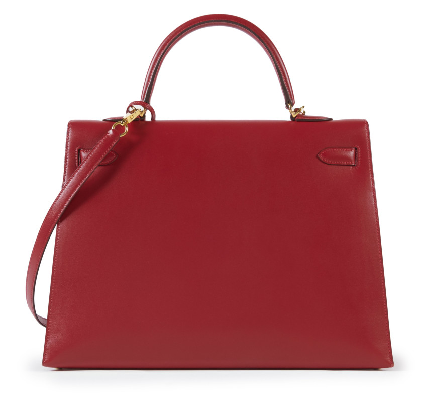 HERMÈS 2017  Sac KELLY Sellier 35 Veau Tadelakt Rouge Vif Garniture métal plaqué or Bandoulière  KELLY Sellier 35 ba...