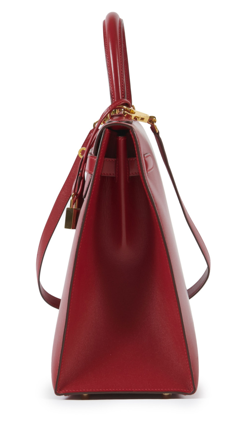 HERMÈS 2017  Sac KELLY Sellier 35 Veau Tadelakt Rouge Vif Garniture métal plaqué or Bandoulière  KELLY Sellier 35 ba...