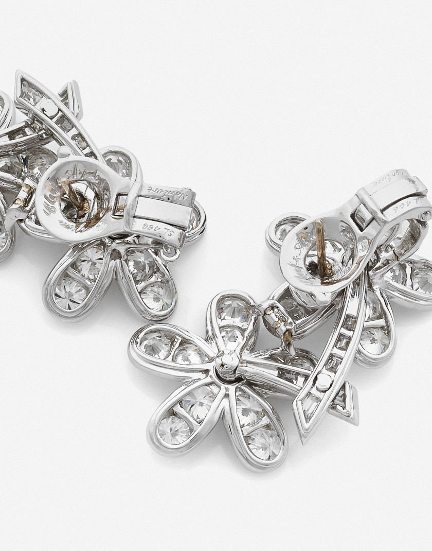VAN CLEEF & ARPELS (Monture)  Paire de boucles d'oreilles