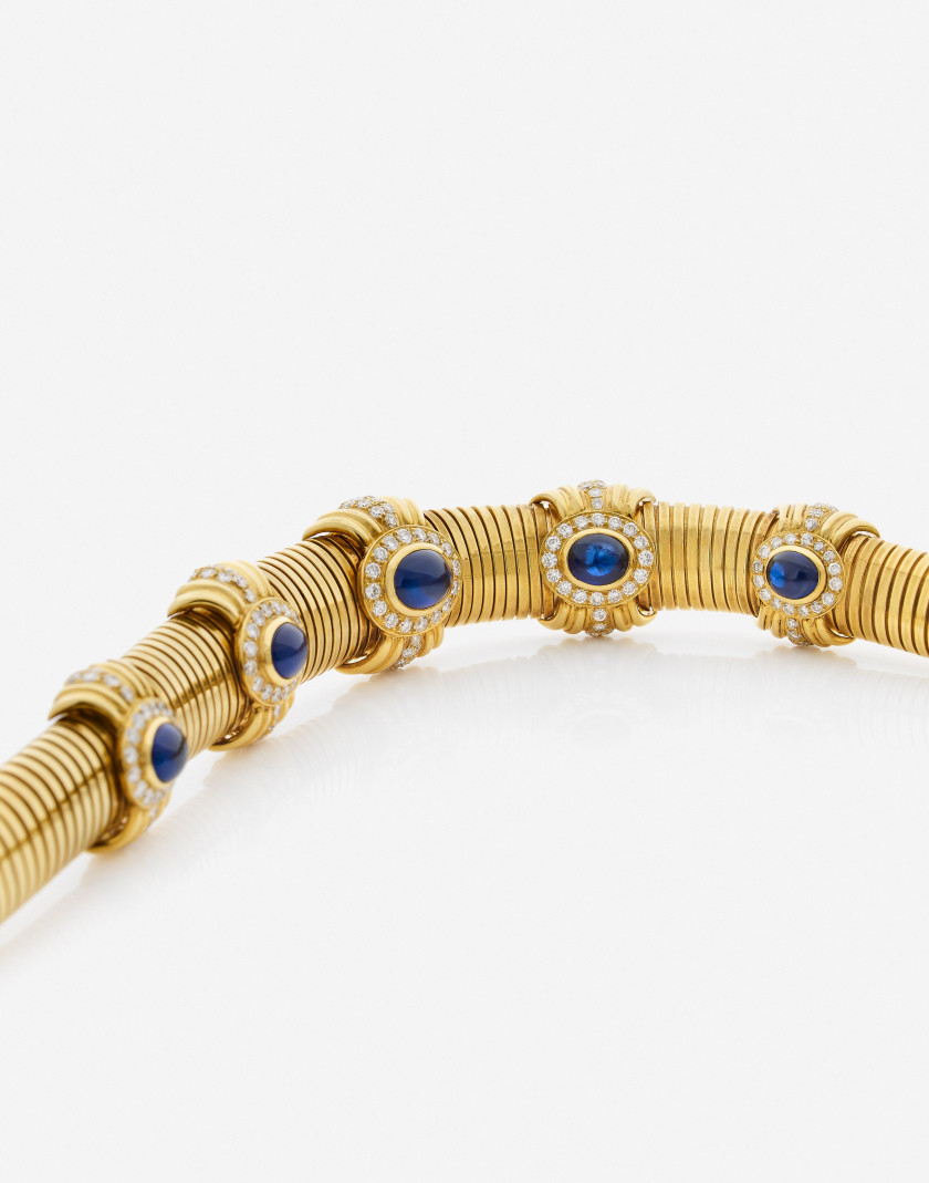 Collier et paire de clips d'oreilles