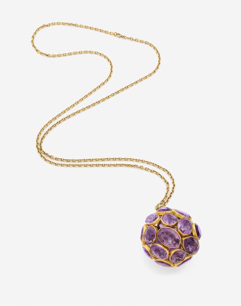 Pendentif boule et chaîne