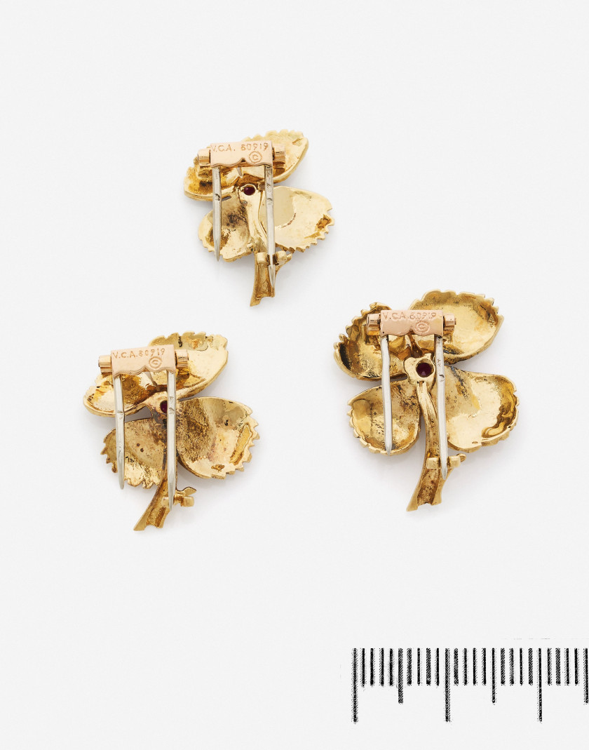 VAN CLEEF & ARPELS  Trois clips de corsage "Trèfles à quatre feuilles"