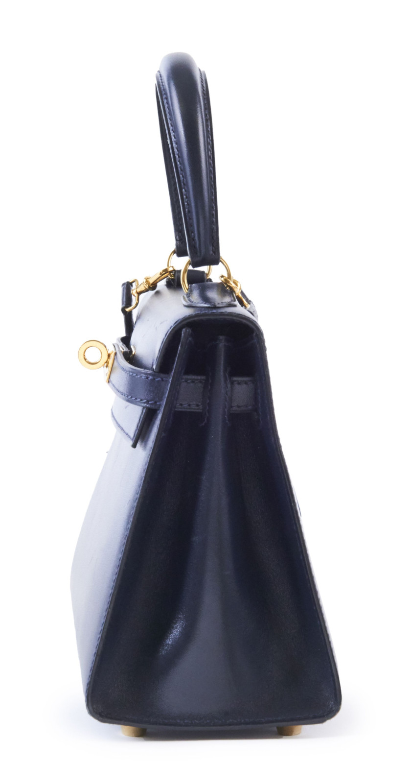 HERMÈS 1996  Sac KELLY Sellier 20 Box marine Garniture métal plaqué or Bandoulière  KELLY Sellier 20 bag Navy blue...