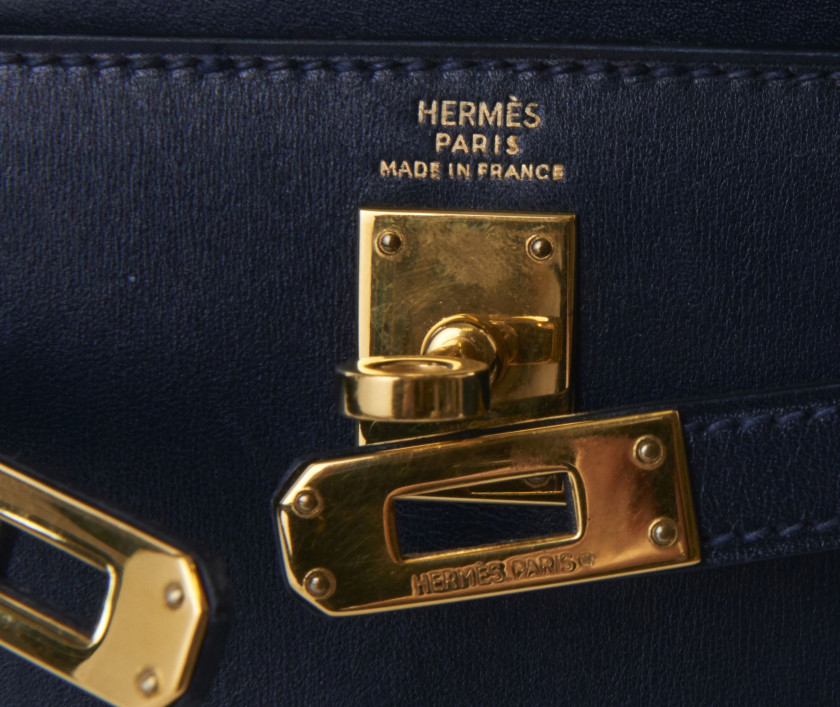 HERMÈS 1996  Sac KELLY Sellier 20 Box marine Garniture métal plaqué or Bandoulière  KELLY Sellier 20 bag Navy blue...