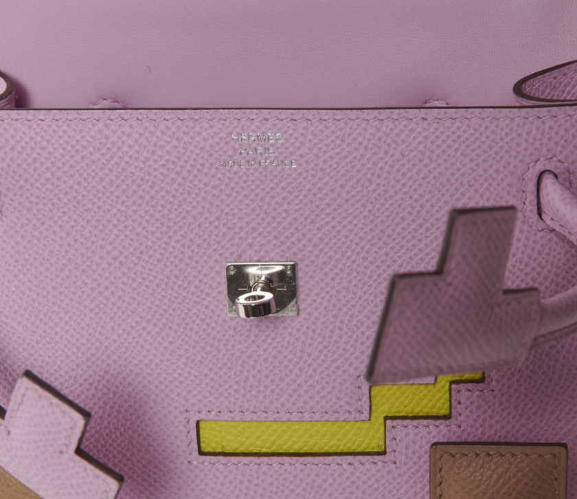 HERMÈS Édition Limitée 2022  Sac KELLY DOLL PICTO Veau Epsom Mauve Sylvestre, Nata, Lime et Chai Garniture métal argenté...