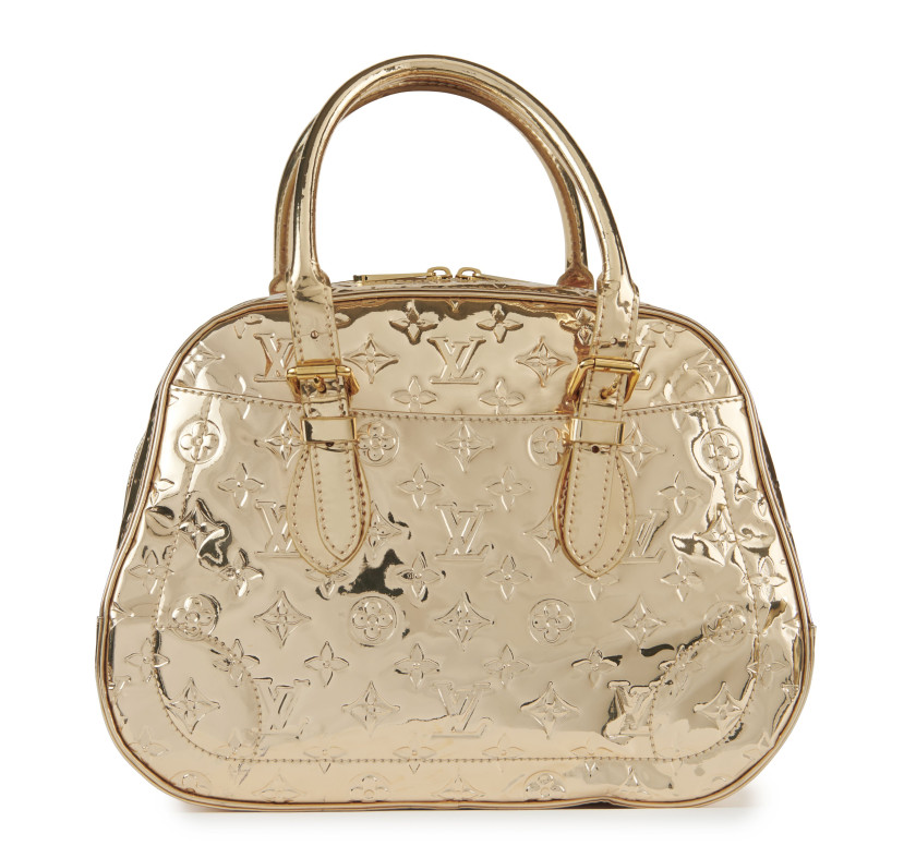 LOUIS VUITTON Édition Limitée N°073/100 2009  Sac SUMMIT DRIVE Monogram Miroir doré Garniture métal doré Dimensions :...