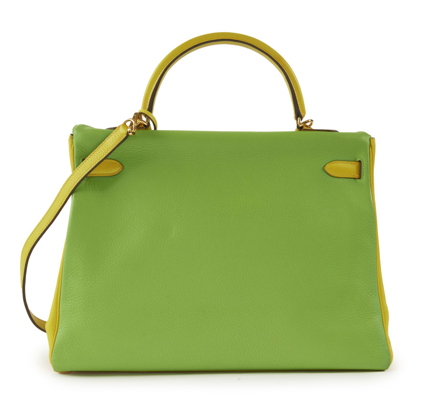 HERMÈS 2003  Sac KELLY Retourné 35 Cuir grainé orange, vert et jaune Garniture métal plaqué or Bandoulière  KELLY Re...